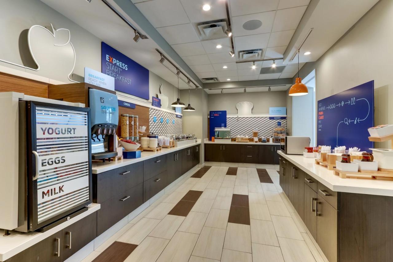 Holiday Inn Express - Wilmington - Porters Neck By Ihg Bagian luar foto