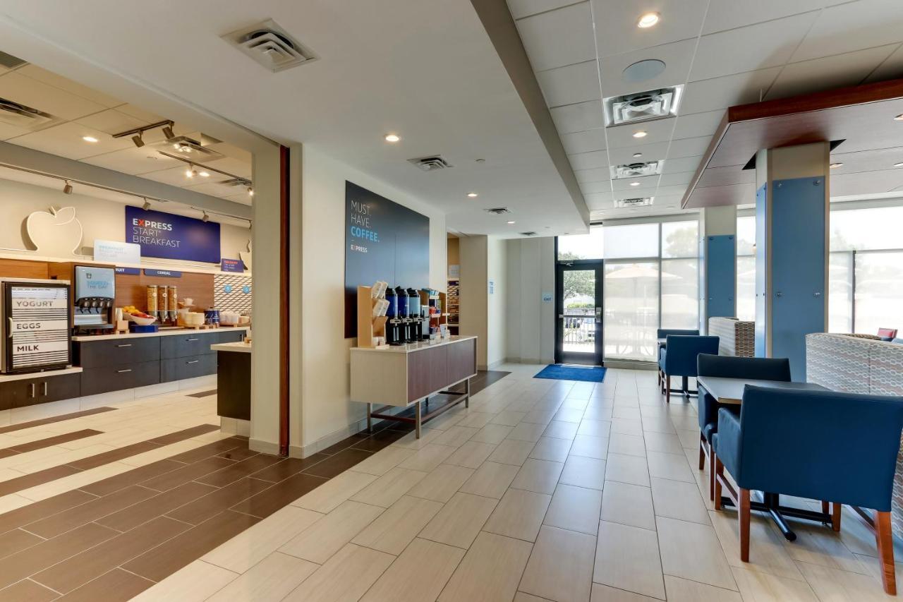 Holiday Inn Express - Wilmington - Porters Neck By Ihg Bagian luar foto