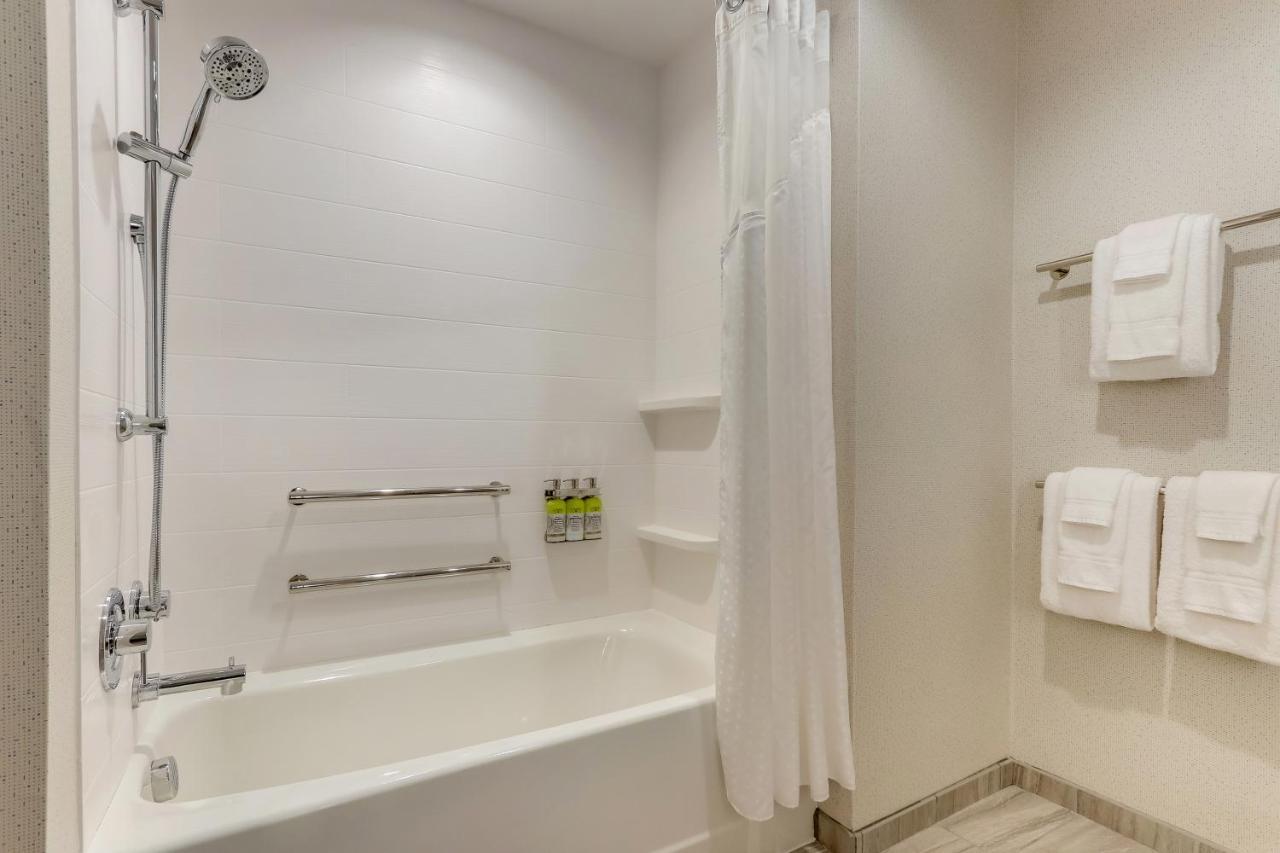 Holiday Inn Express - Wilmington - Porters Neck By Ihg Bagian luar foto